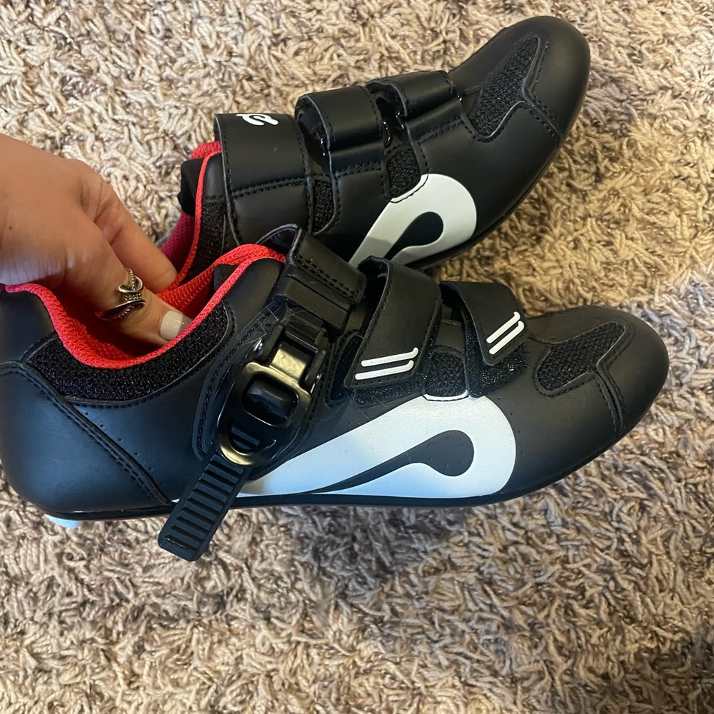 Size 6 Peloton Cycling Shoes and Tote Bag
